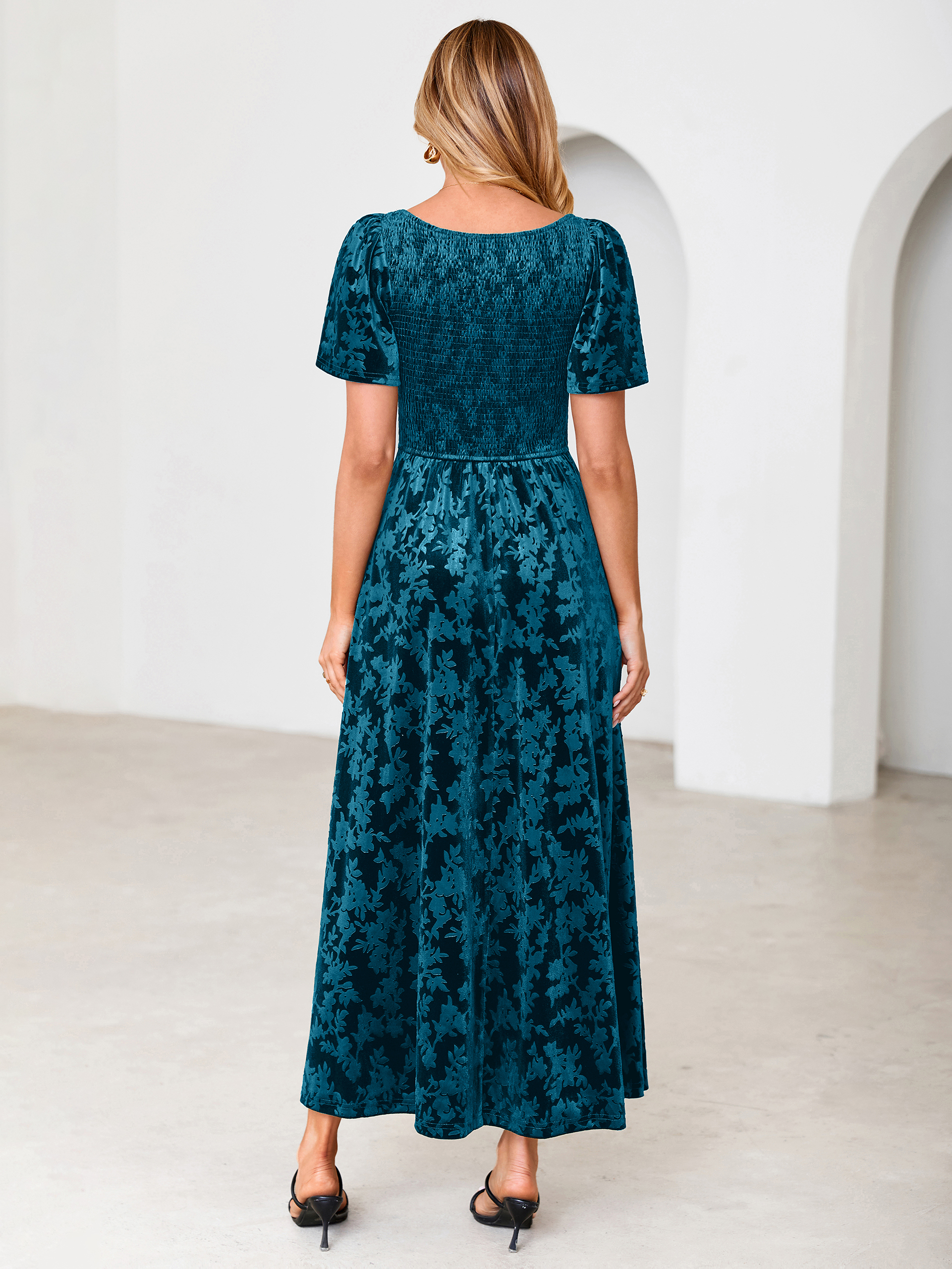 Chic Sweetheart Neck Embossed Velvet Maxi Dress
