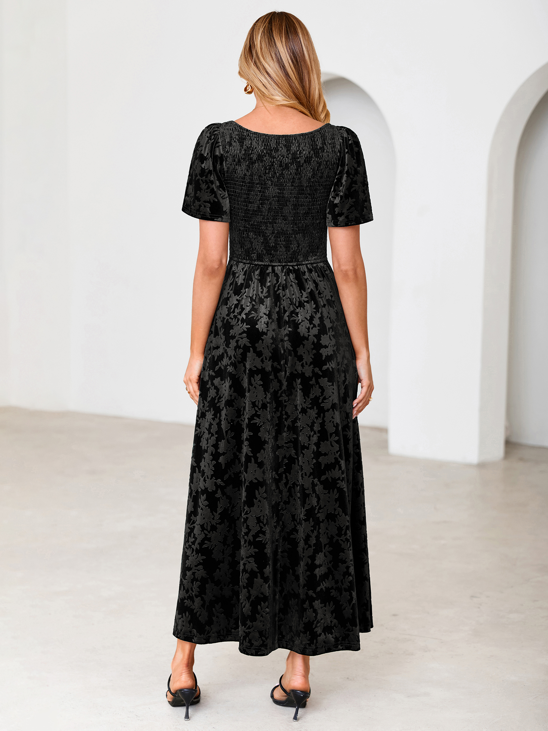 Chic Sweetheart Neck Embossed Velvet Maxi Dress