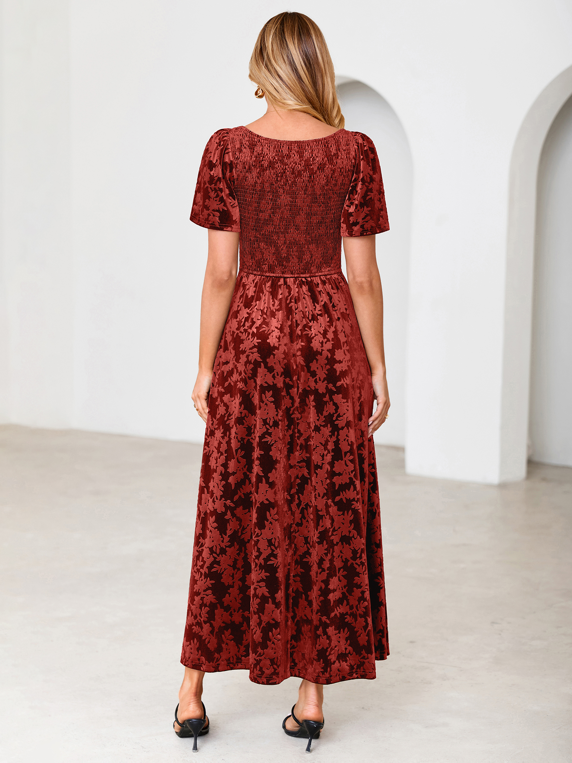 Chic Sweetheart Neck Embossed Velvet Maxi Dress