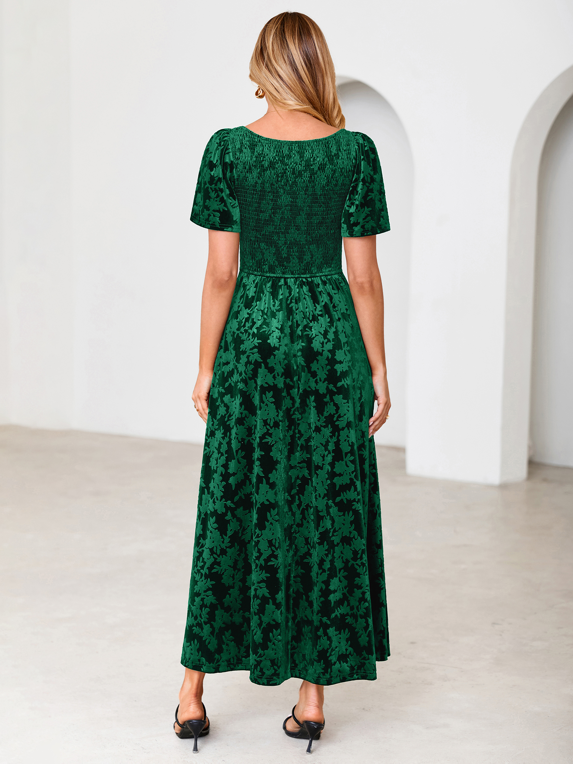 Chic Sweetheart Neck Embossed Velvet Maxi Dress