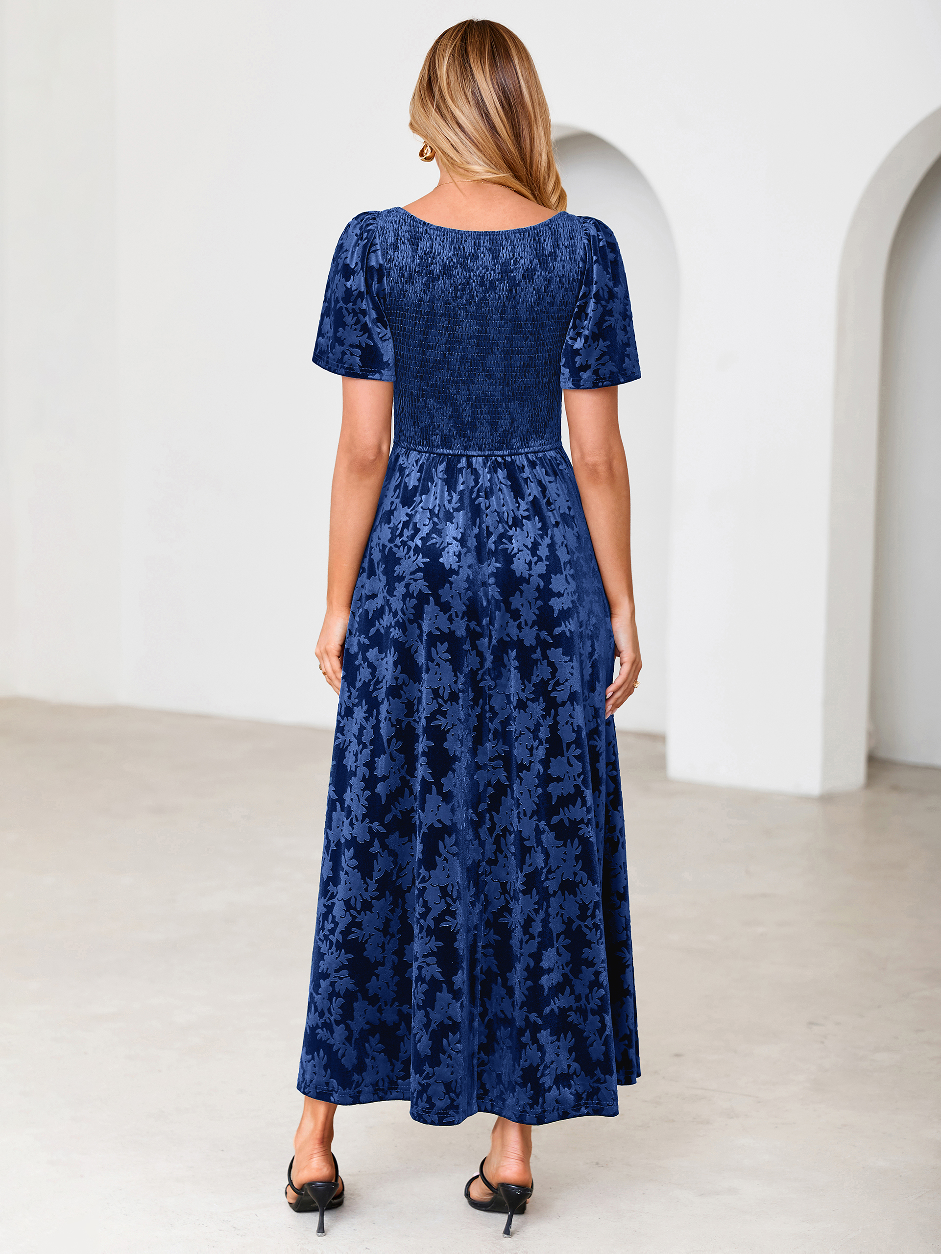Chic Sweetheart Neck Embossed Velvet Maxi Dress