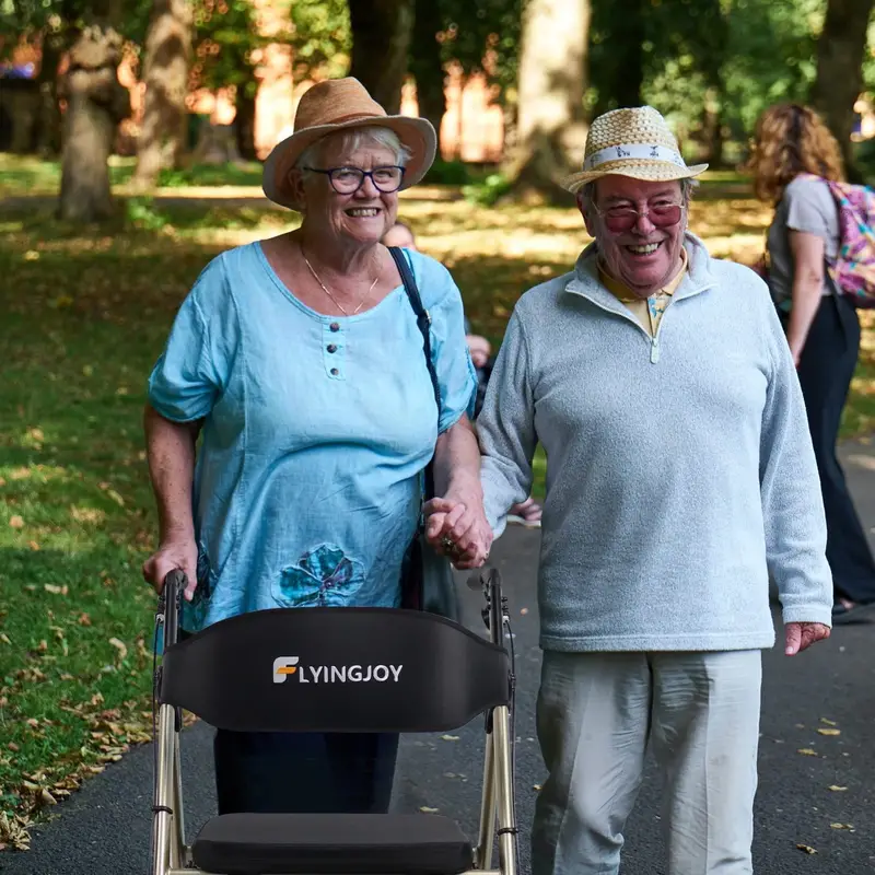 Andador de ruedas resistente para personas grandes de 450 libras, con asiento extra espacioso, NO apto para puertas estándar de 26" de ancho, un poco voluminoso para personas mayores ligeras