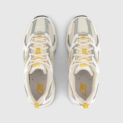 New Balance 530 Trainers