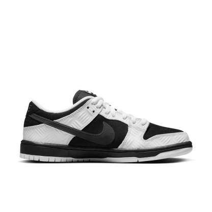 Nikdjke SB Dunk Low Tightbooth