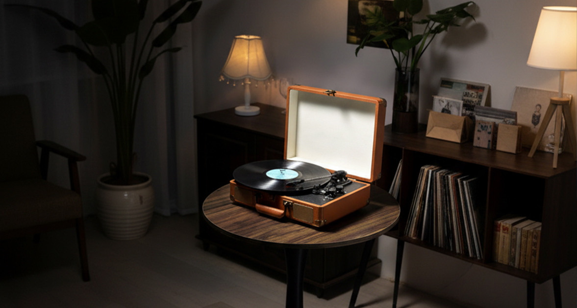 Auryvox Heritage VT-80: A Portable Suitcase Turntable with Built