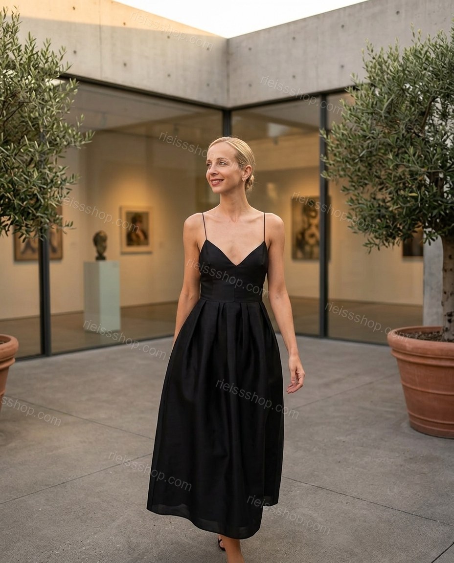 Black Sleek Pleated Midi Dress by rieissshop
