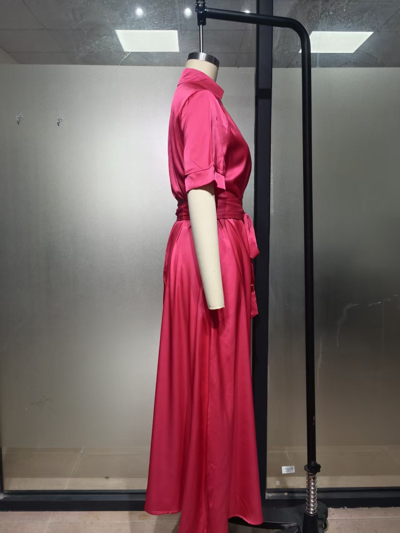 Women's flip collar maxi dress detail &mdash; collar and sleeve close-up