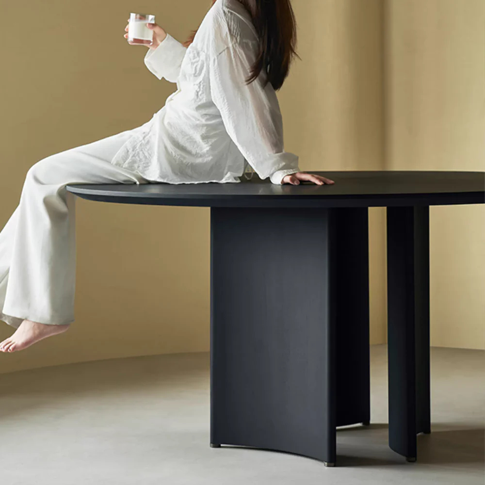 Dysis Round Dining Table