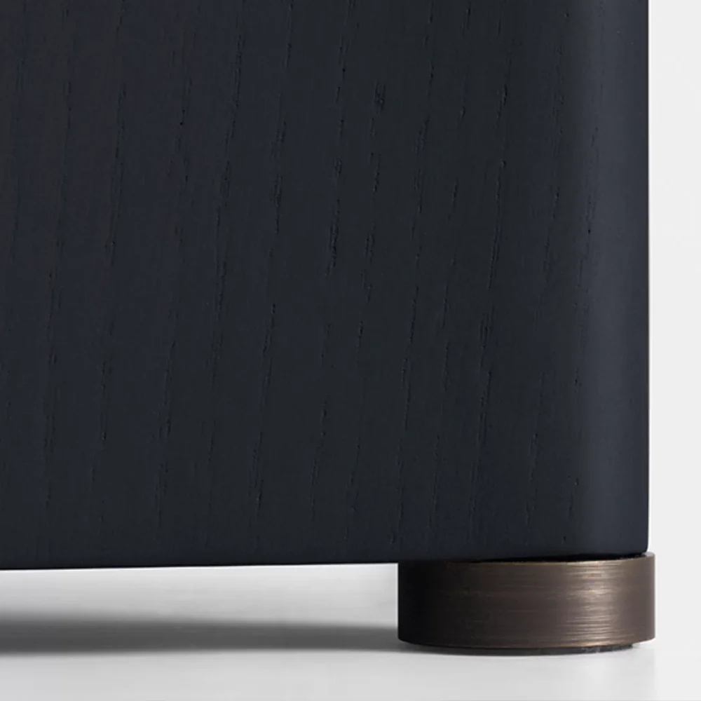 Dysis Round Dining Table