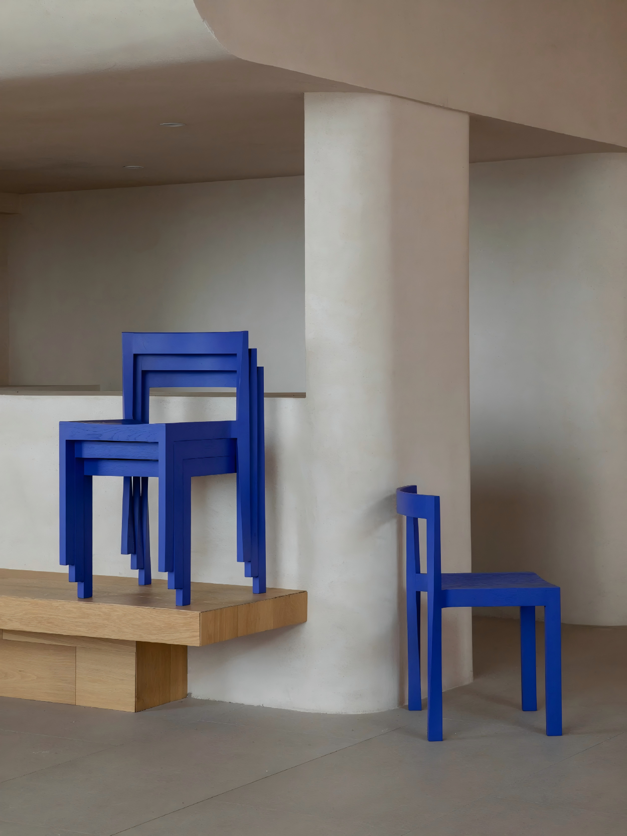 OONNO Mobius Chair Klein Blue