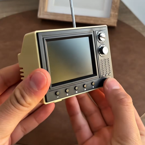 Dollhouse TV – 1:12 Scale USB Rechargeable Vintage Mini TV