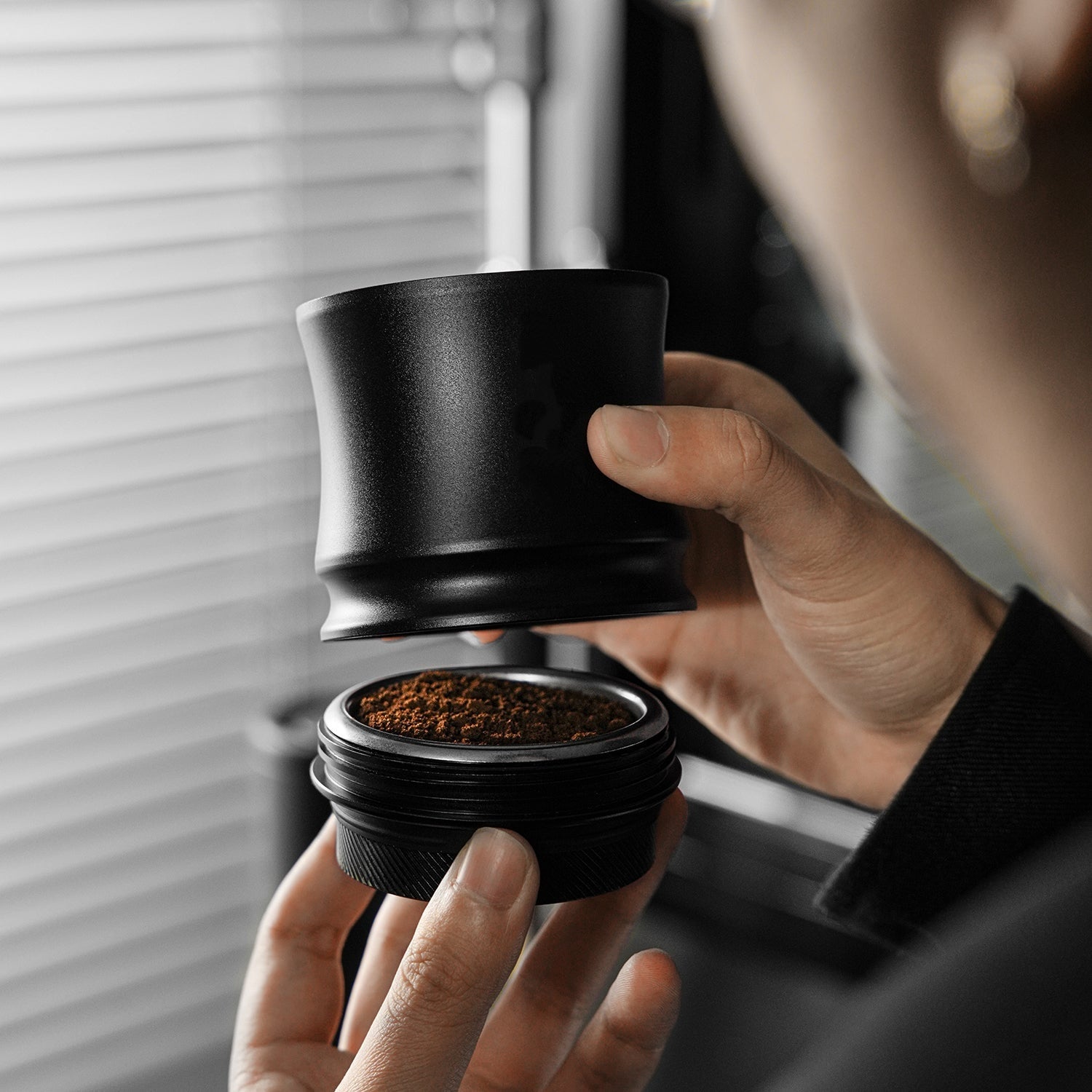 Premium Kinetic Vibrational Dosing Funnel – Push-Activated Mechanical Settling Ring for Fluffy Espresso Grounds