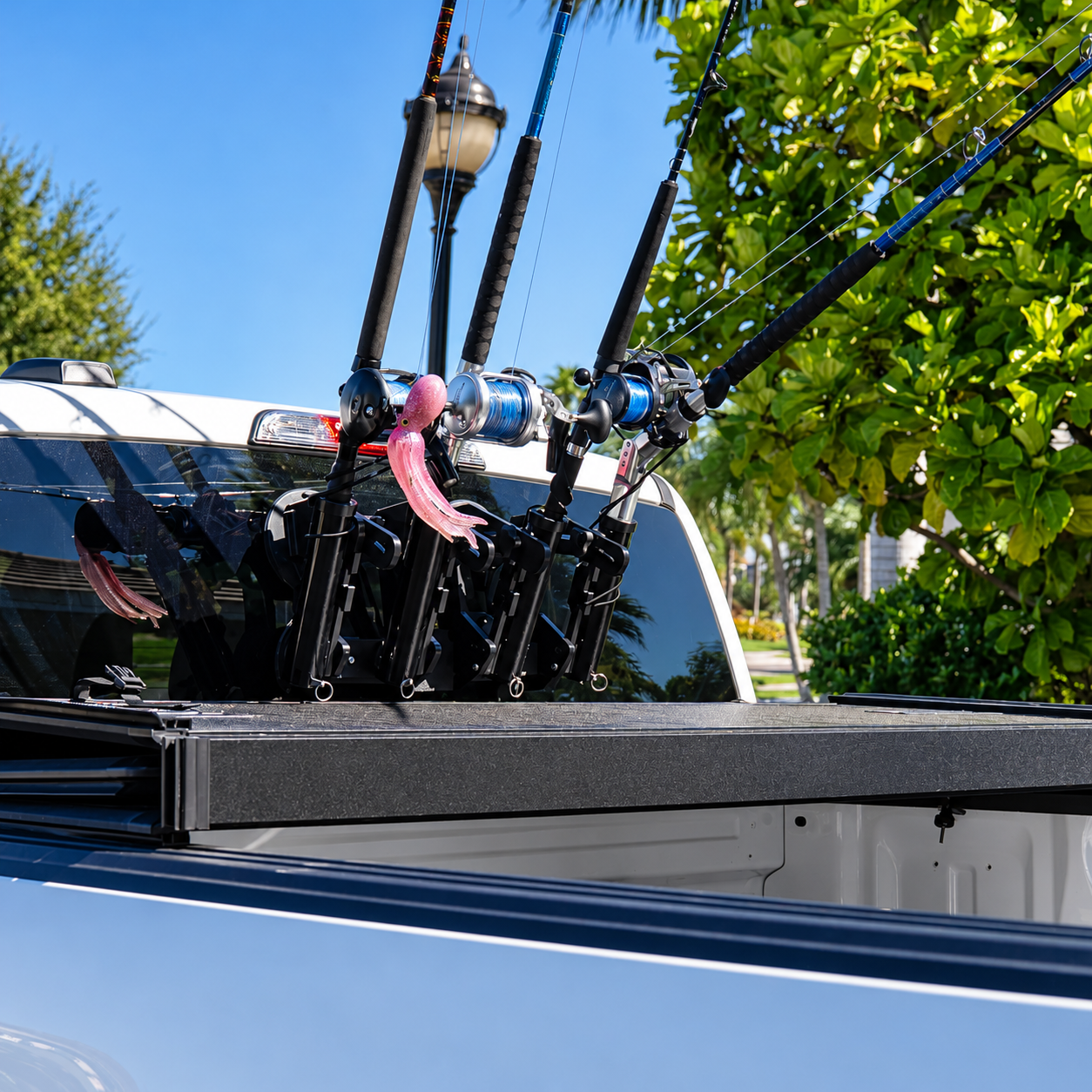 TideTrek R4 — Adjustable Vacuum-Mount Fishing Rod Rack