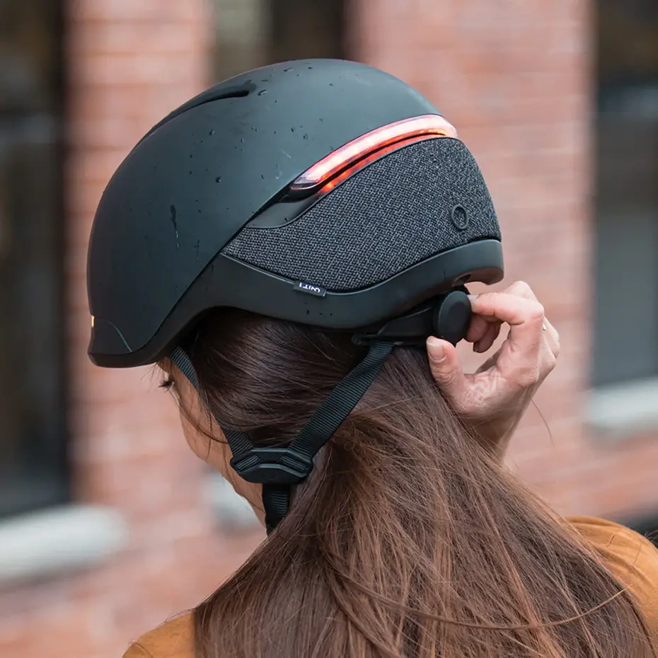 Smart Helmet – Urban Cycling Helmet with Integrated Lighting