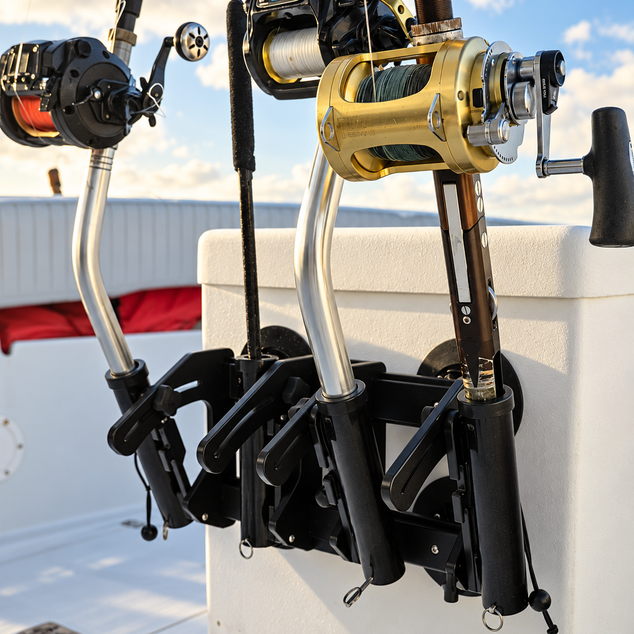 TideTrek R4 — Adjustable Vacuum-Mount Fishing Rod Rack