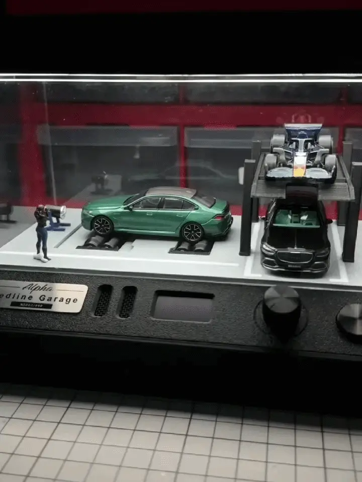 1:64 Interactive Garage Display Case