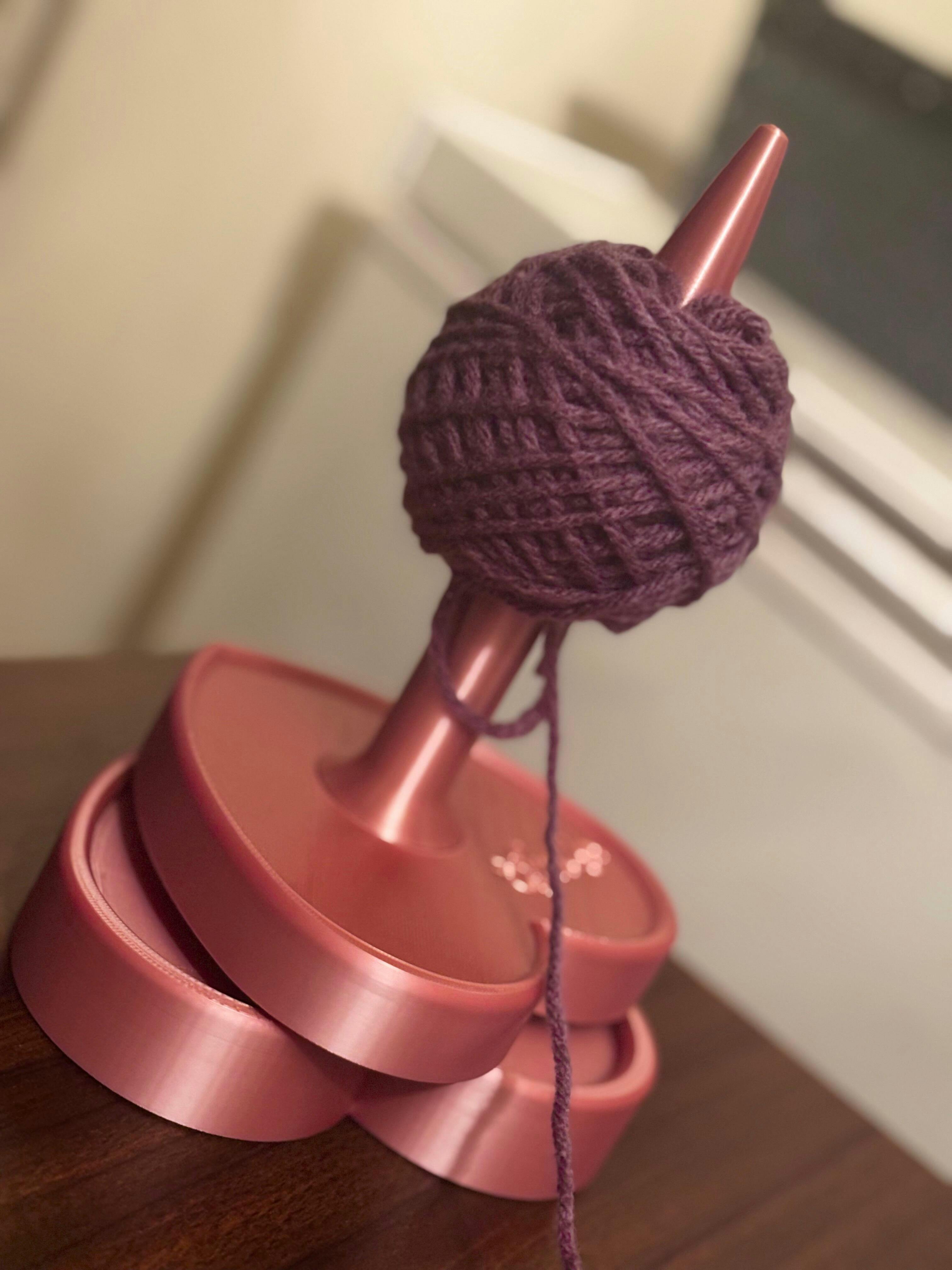 Premium 3D-Printed Shiny Yarn Spinner – Ultra-Smooth Portable Skein Holder for Mess-Free Crochet