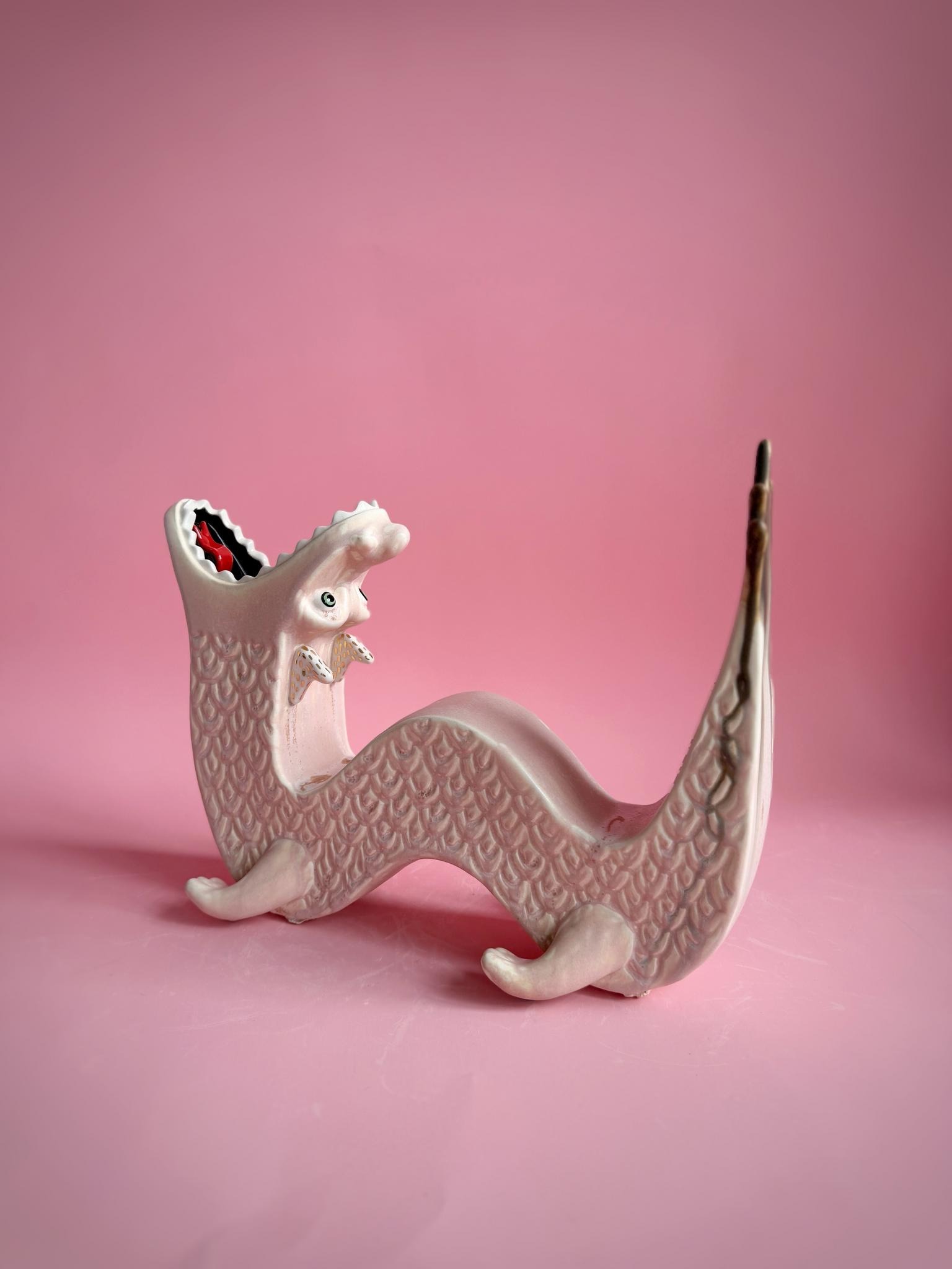 Shenlong Vase – Spiritual Dragon Ceramic Vessel
