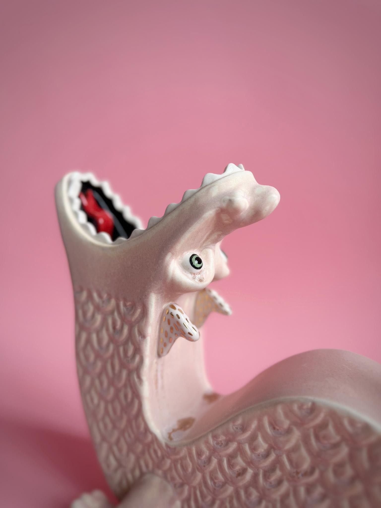 Shenlong Vase – Spiritual Dragon Ceramic Vessel