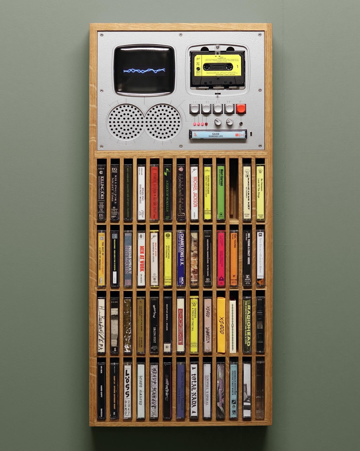 Oak Cassette Jukebox Cabinet – Battery-Powered Retro Music Player with Waveform Display