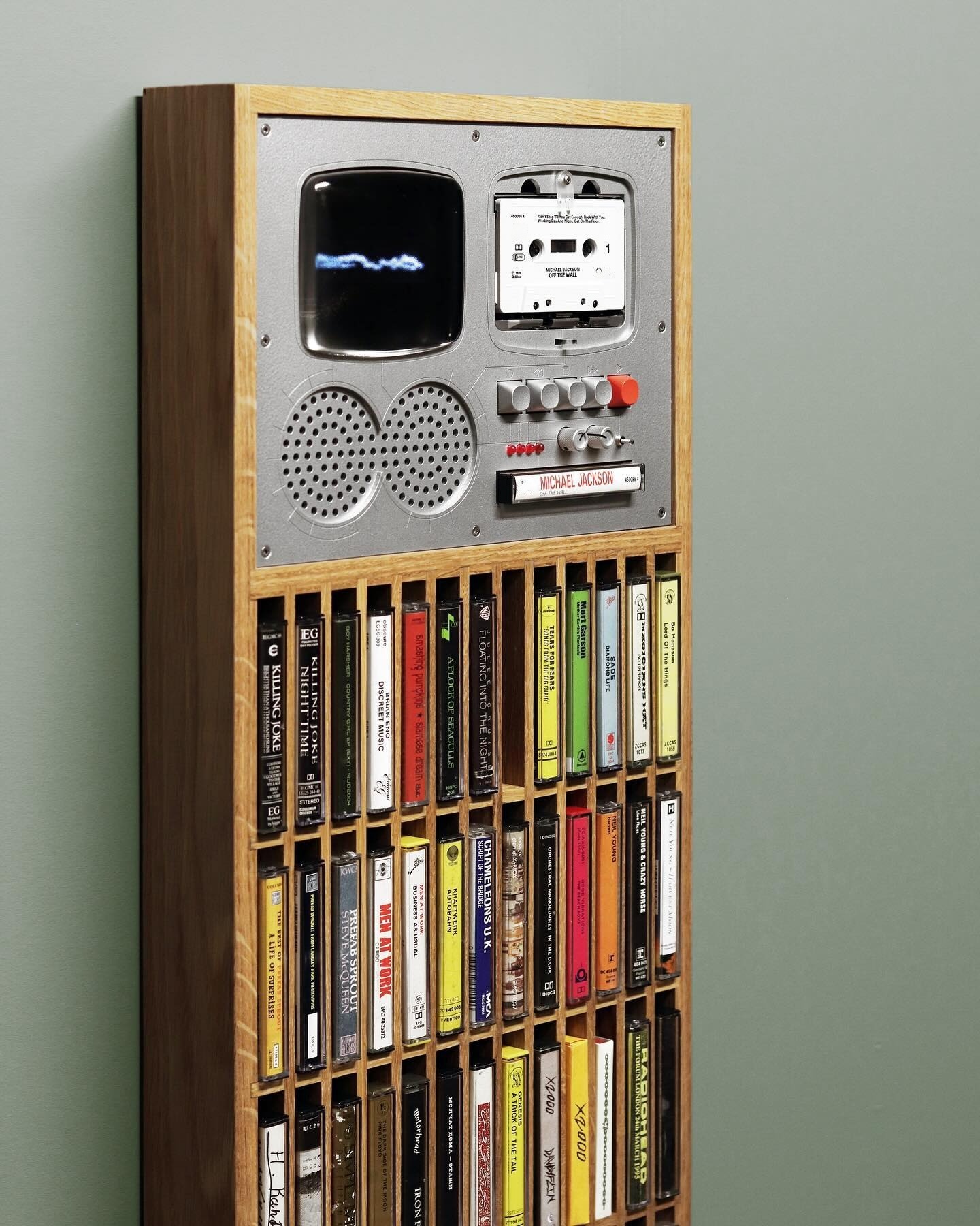 Oak Cassette Jukebox Cabinet – Battery-Powered Retro Music Player with Waveform Display