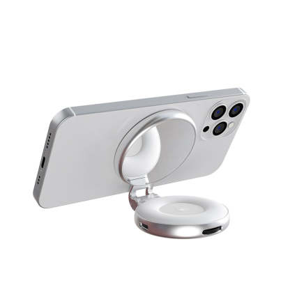 Foldable magnetic beauty fill light for mobile phones