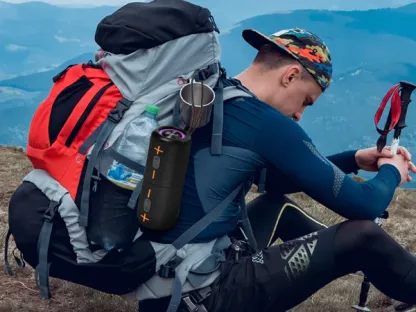 Magnetic-attachment two-in-one split-design speaker system