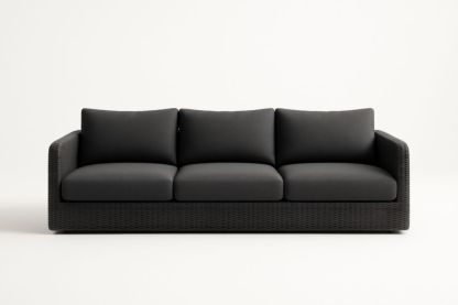 Divano a tre posti in rattan sintetico con cuscini grigi