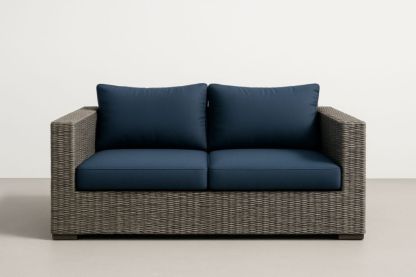 Divano Due Posti Rattan Grigio Cuscini Blu