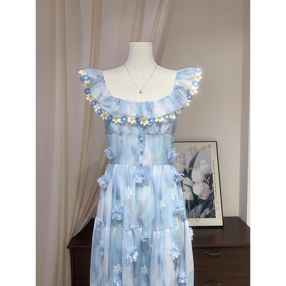 Letní dámské šaty v světle modré barvě s květinovým vzorem