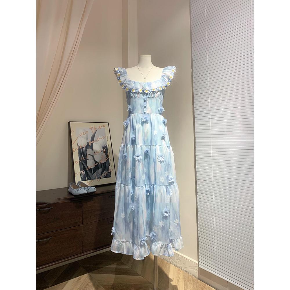 Letní dámské šaty v světle modré barvě s květinovým vzorem