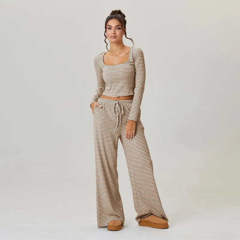 Dámský volnočasový set – top se čtvercovým výstřihem a dlouhým rukávem + kalhoty s nízkým pasem a širokými nohavicemi