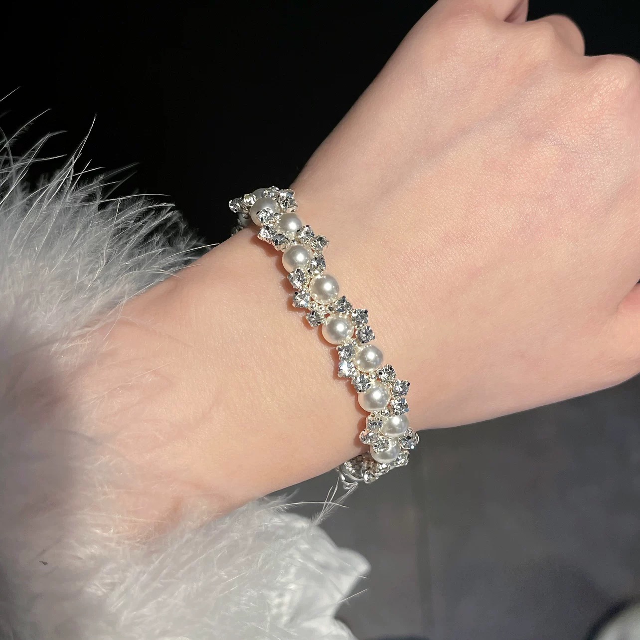 Náramek s imitací perly „Manta Růže“ se zirkony