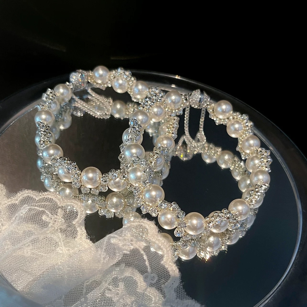 Náramek s imitací perly „Manta Růže“ se zirkony