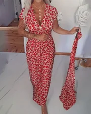 Elegantné šaty s leopardím vzorom a výstrihom do V