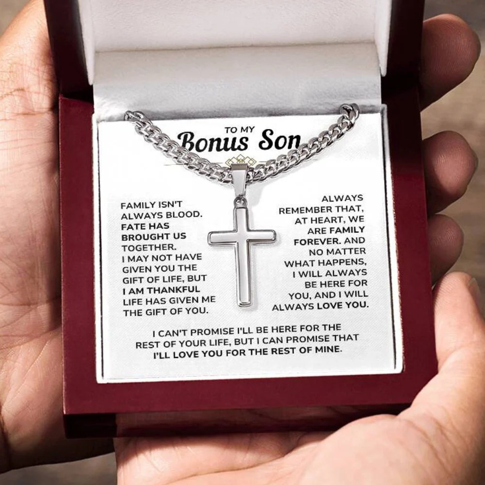 Moje rodina navždy“ – Křížový přívěsek s Cuban Link řetízkem | Pro bonusového syna