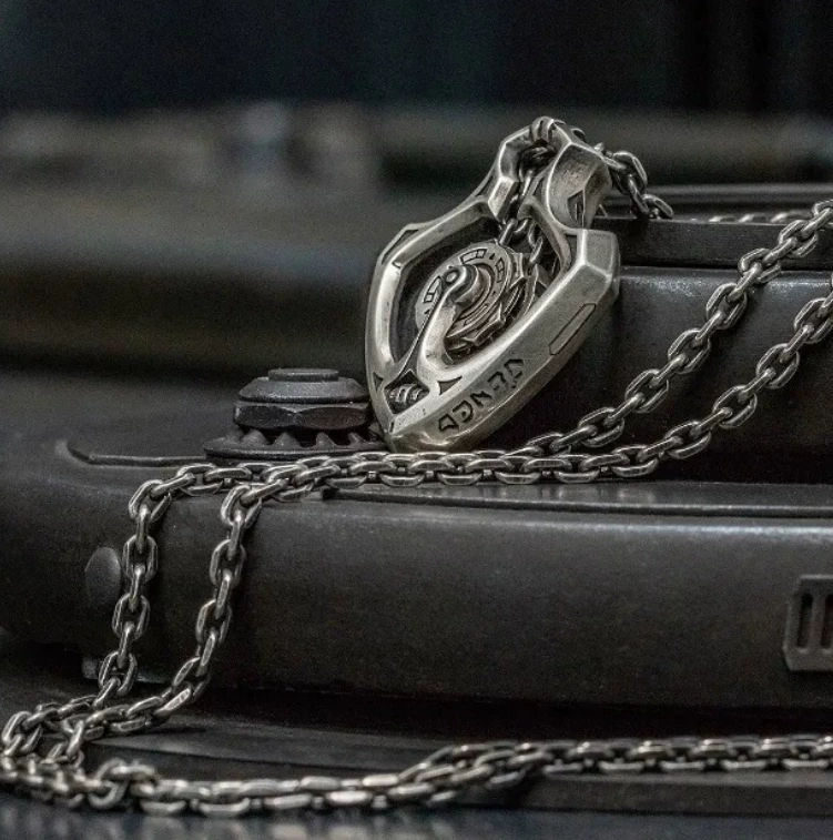 🔥 Ručně vyrobený mechanický přívěsek „Space Shuttle“ – náhrdelník s ozubenými koly 🚀