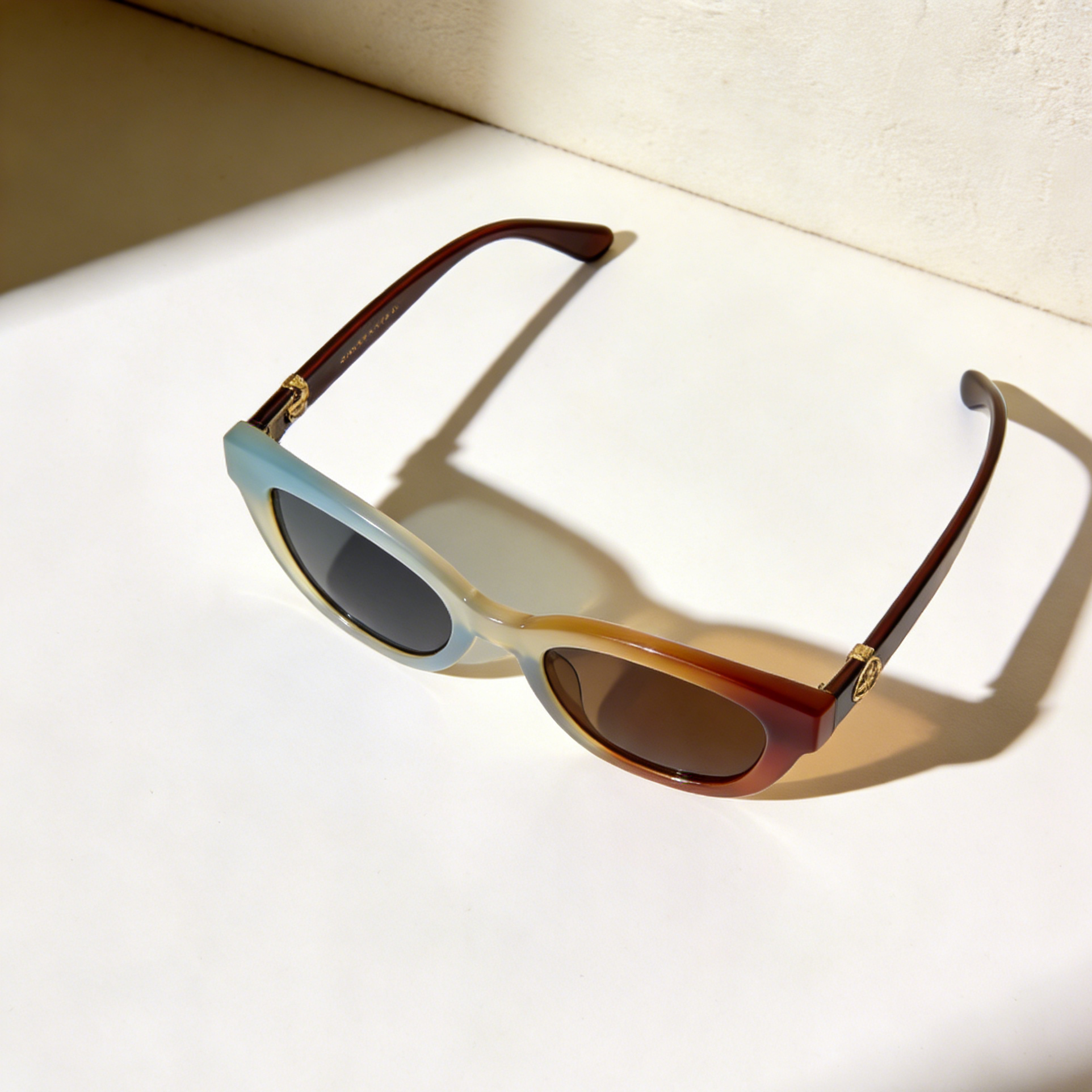 Okulary przeciwsłoneczne o modnym charakterze