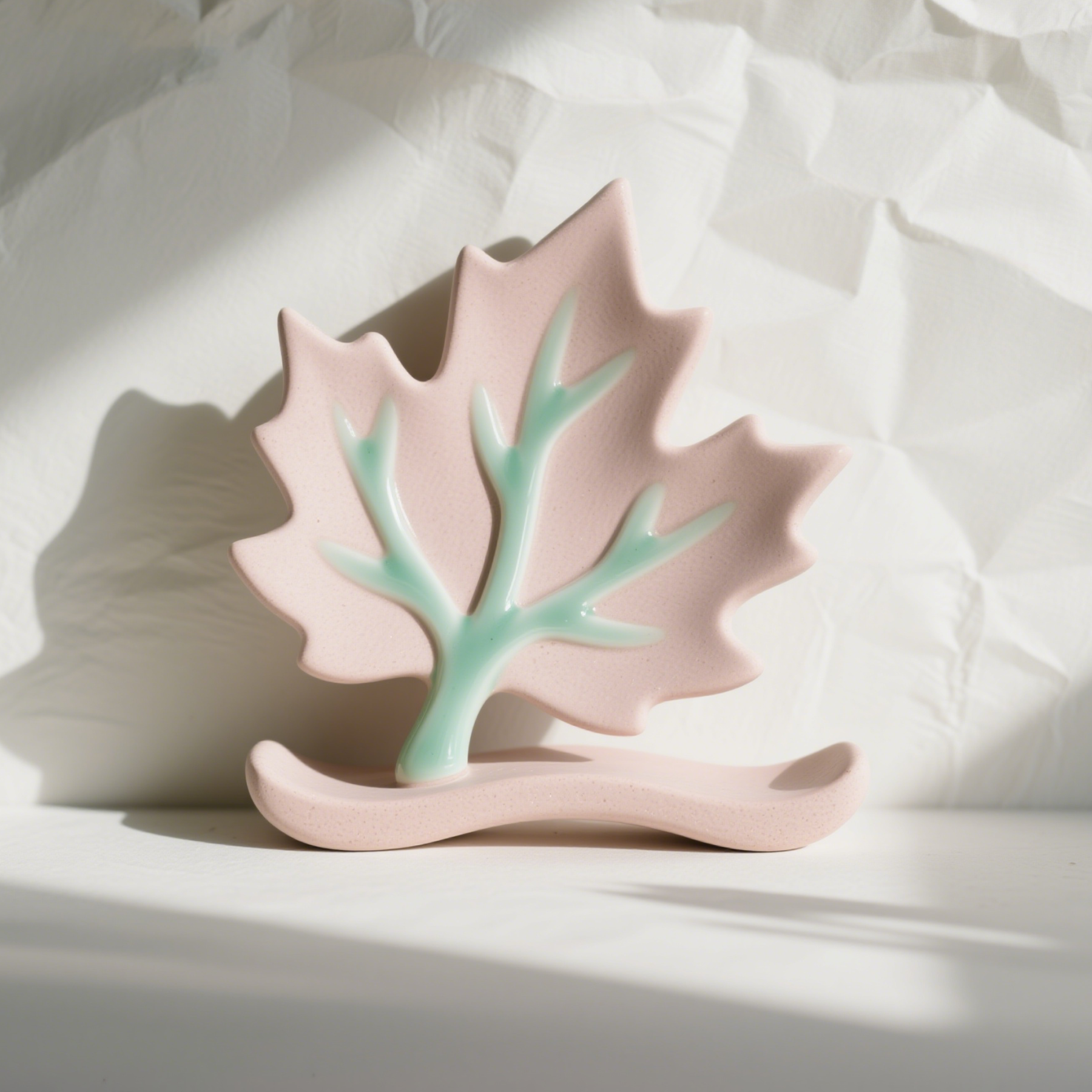Porte-stylo en forme de feuille d'érable en céramique