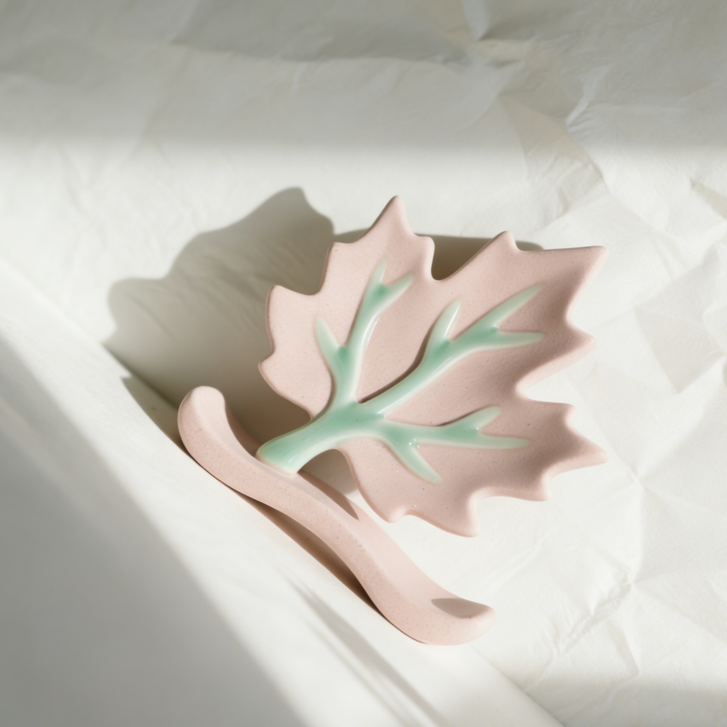 Porte-stylo en forme de feuille d'érable en céramique