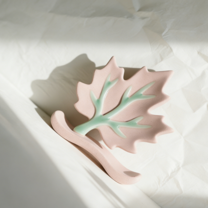 Porte-stylo en forme de feuille d'érable en céramique