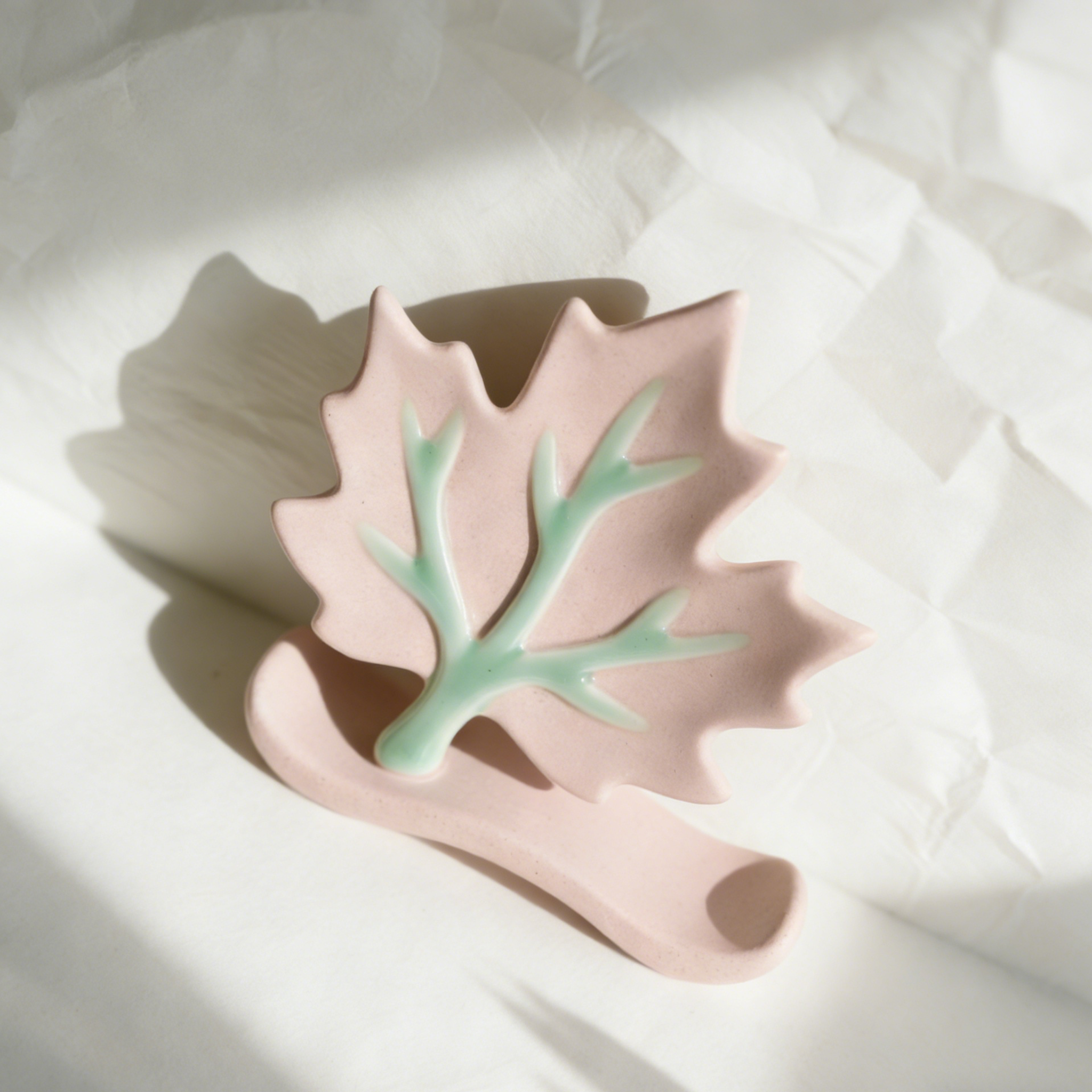 Porte-stylo en forme de feuille d'érable en céramique