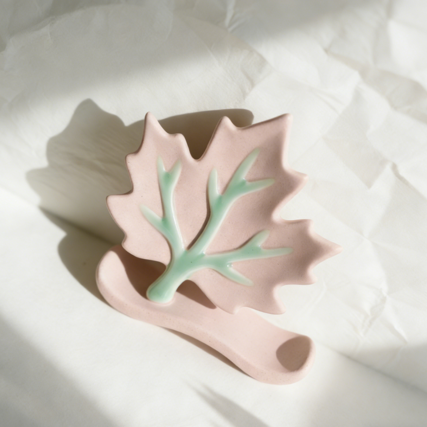 Porte-stylo en forme de feuille d'érable en céramique