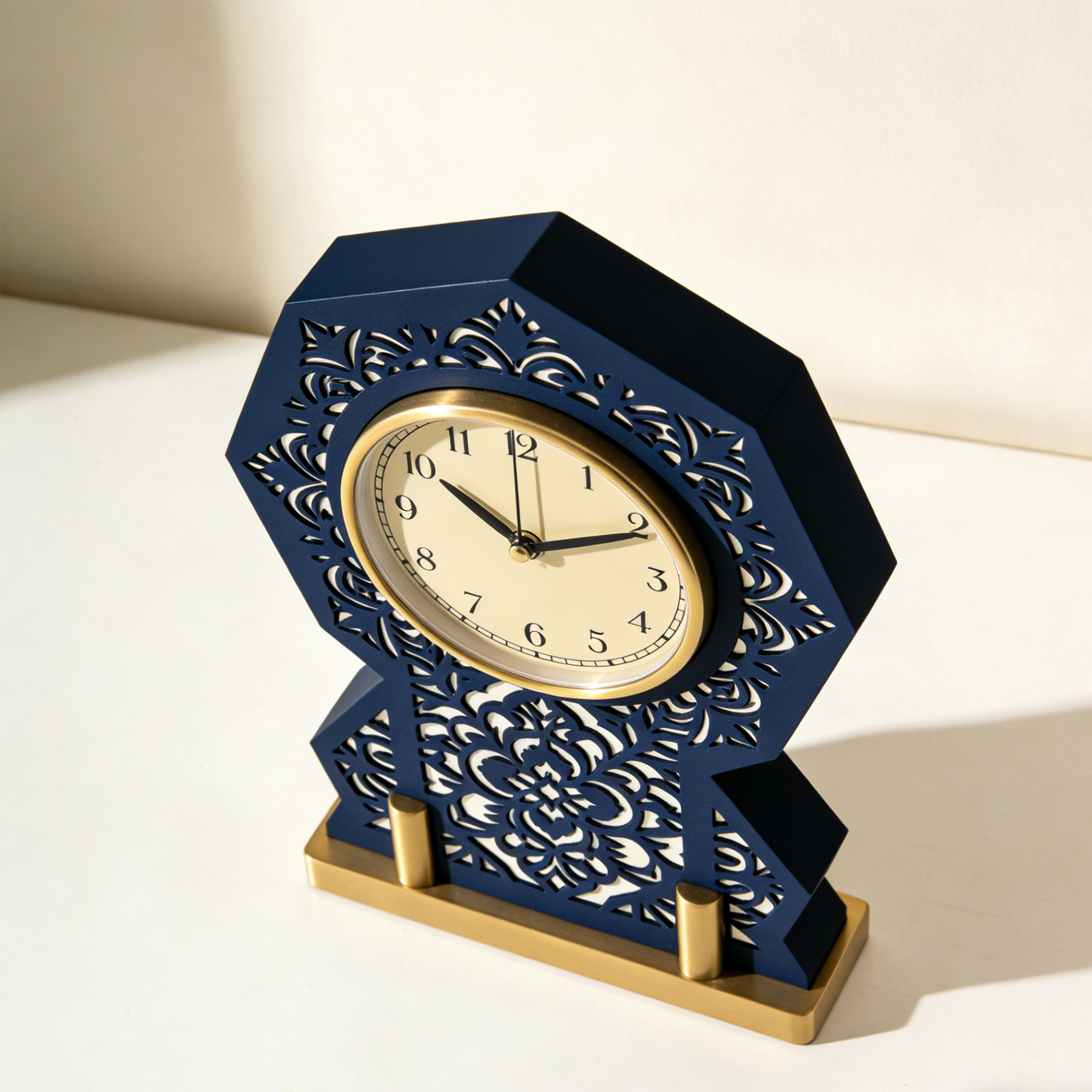 Ozdobny zegar stołowy