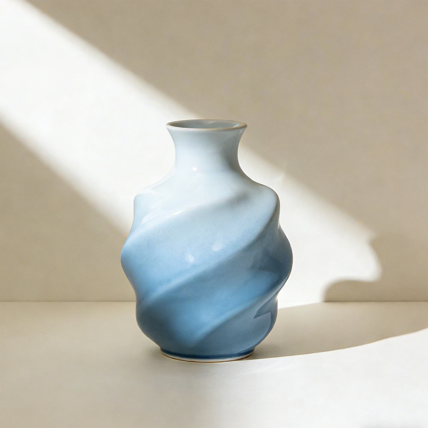 Ornamente din porțelan în formă de vază