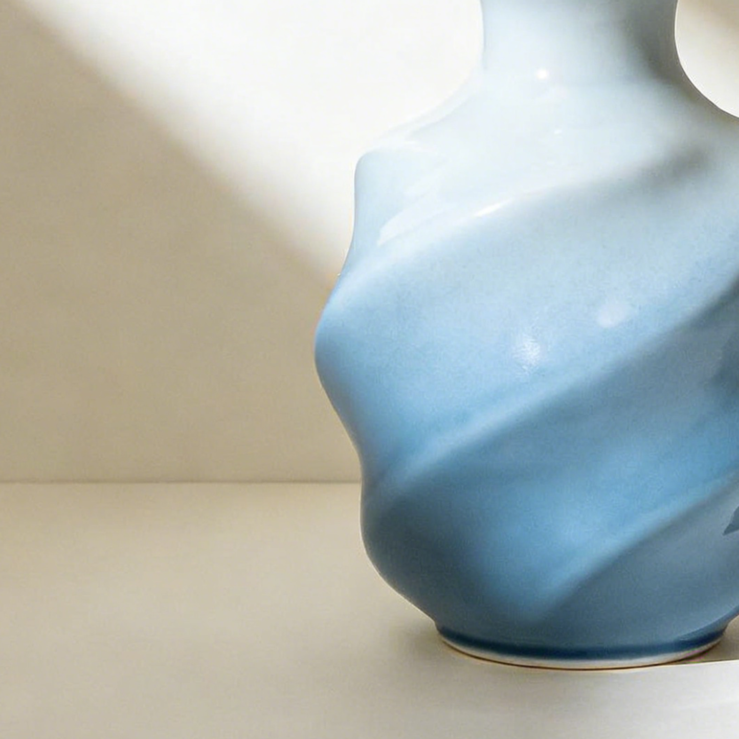 Ornamente din porțelan în formă de vază