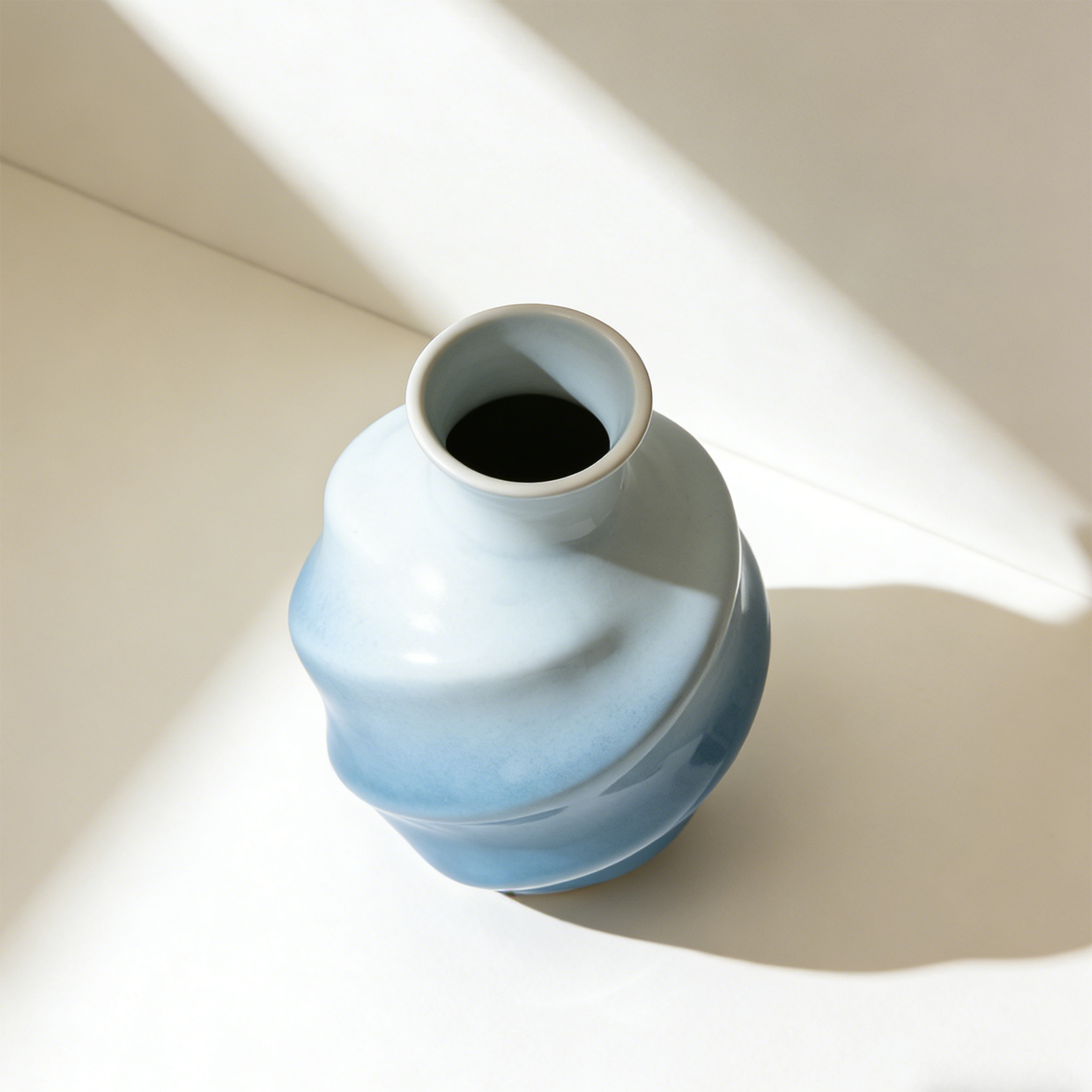 Ornamente din porțelan în formă de vază