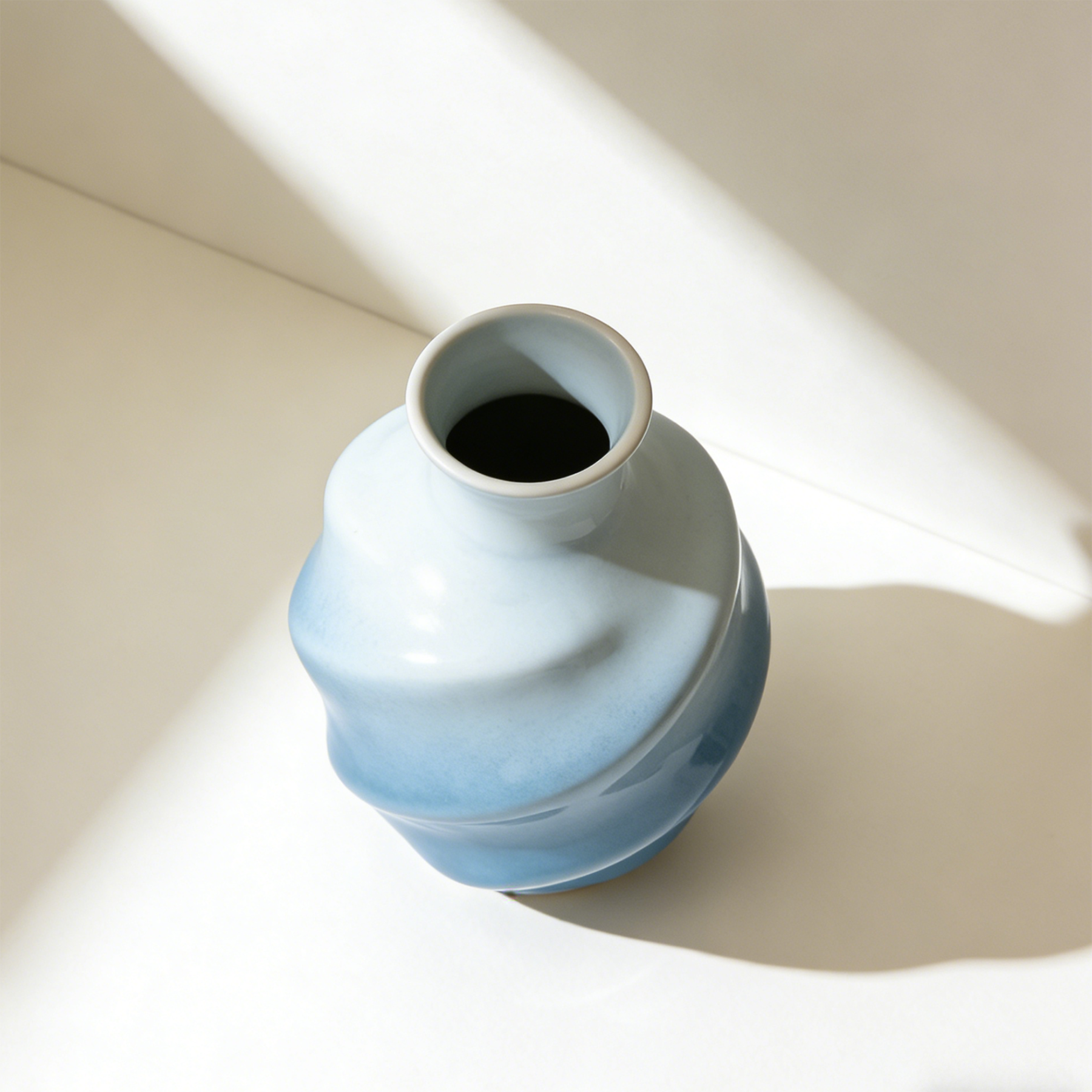 Ornamente din porțelan în formă de vază