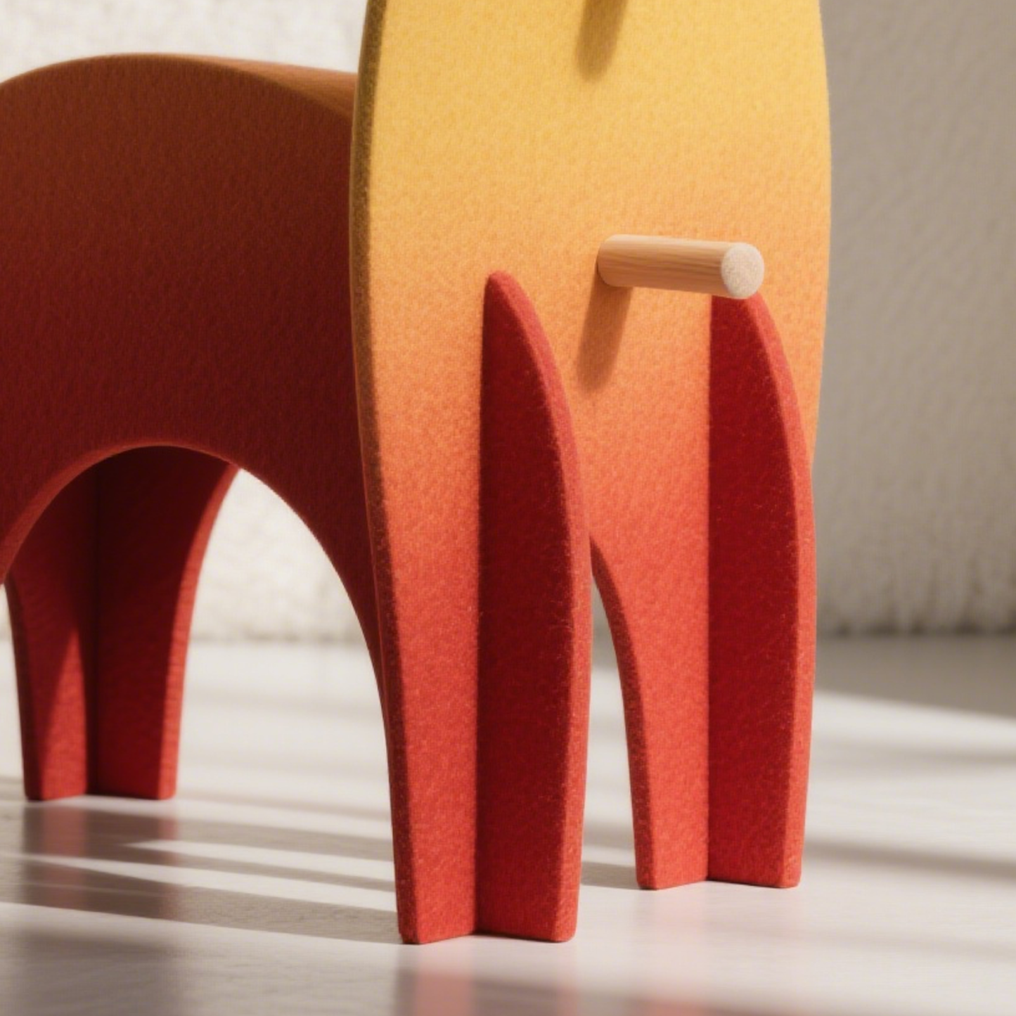 Fából készült róka alakú tároló polc