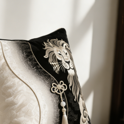 Selyem oroszlán hímzett mintás párna (2 darab)